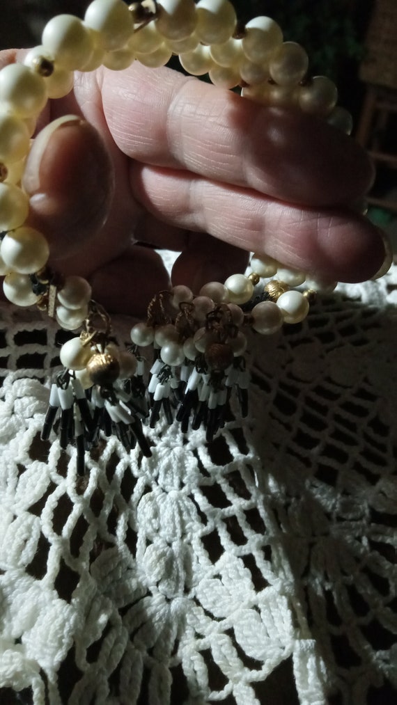 Vtg. 1950s  bracelet with white beads and beaded … - image 3