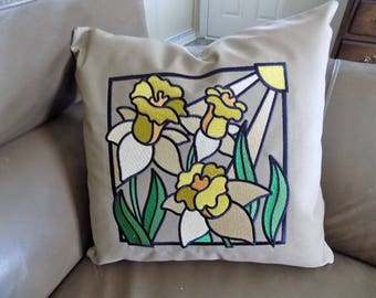 Daffodil Toss Pillow
