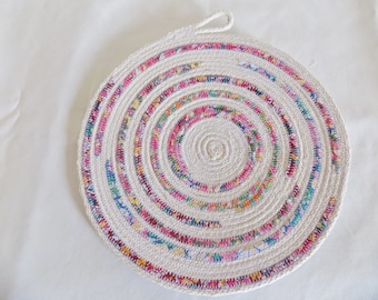 Dessous de plat floral en corde