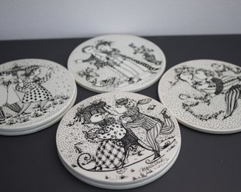 Bjorn Wiinblad discs from 1970&#39;s. (15.5 cm n&#39; Grey series 180-220 g.) Nymolle.