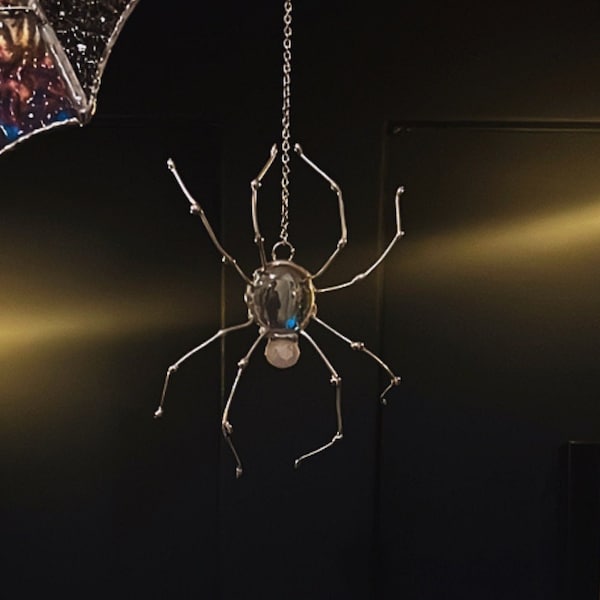 Glass bead spider, wire spider