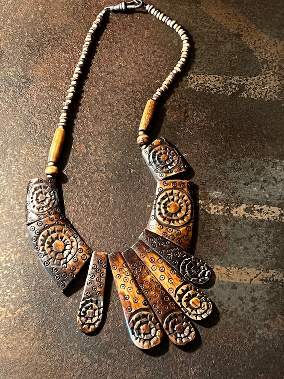 vintage antique carved horn Gem