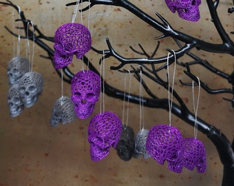 3D Printed Lace Skull Bauble: Gothic Christmas Ornament