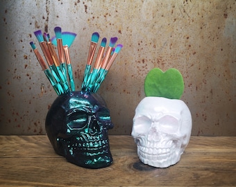 Chameleon Skull Makeup Brush Holder: Gothic Desk Organizer