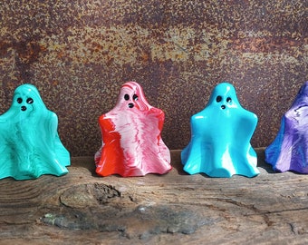 Marble Effect Ghost Statue: Gothic Home Decor Ornament