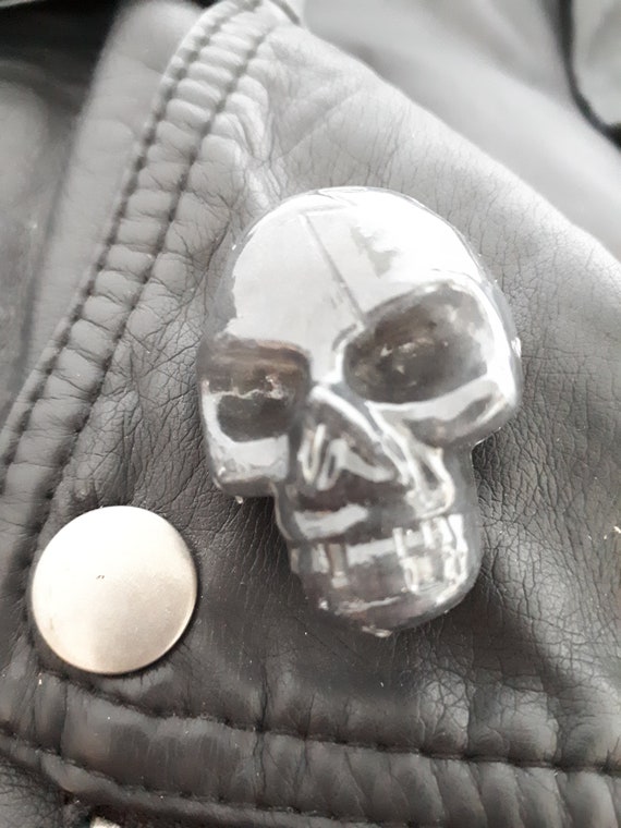 Skull brooch deals pin