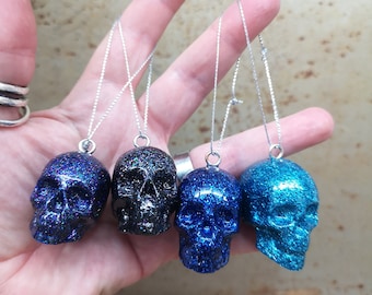 Boule de crâne scintillante, crânes d’arbre de Noël, crânes d’arbre d’Halloween, crânes bleus
