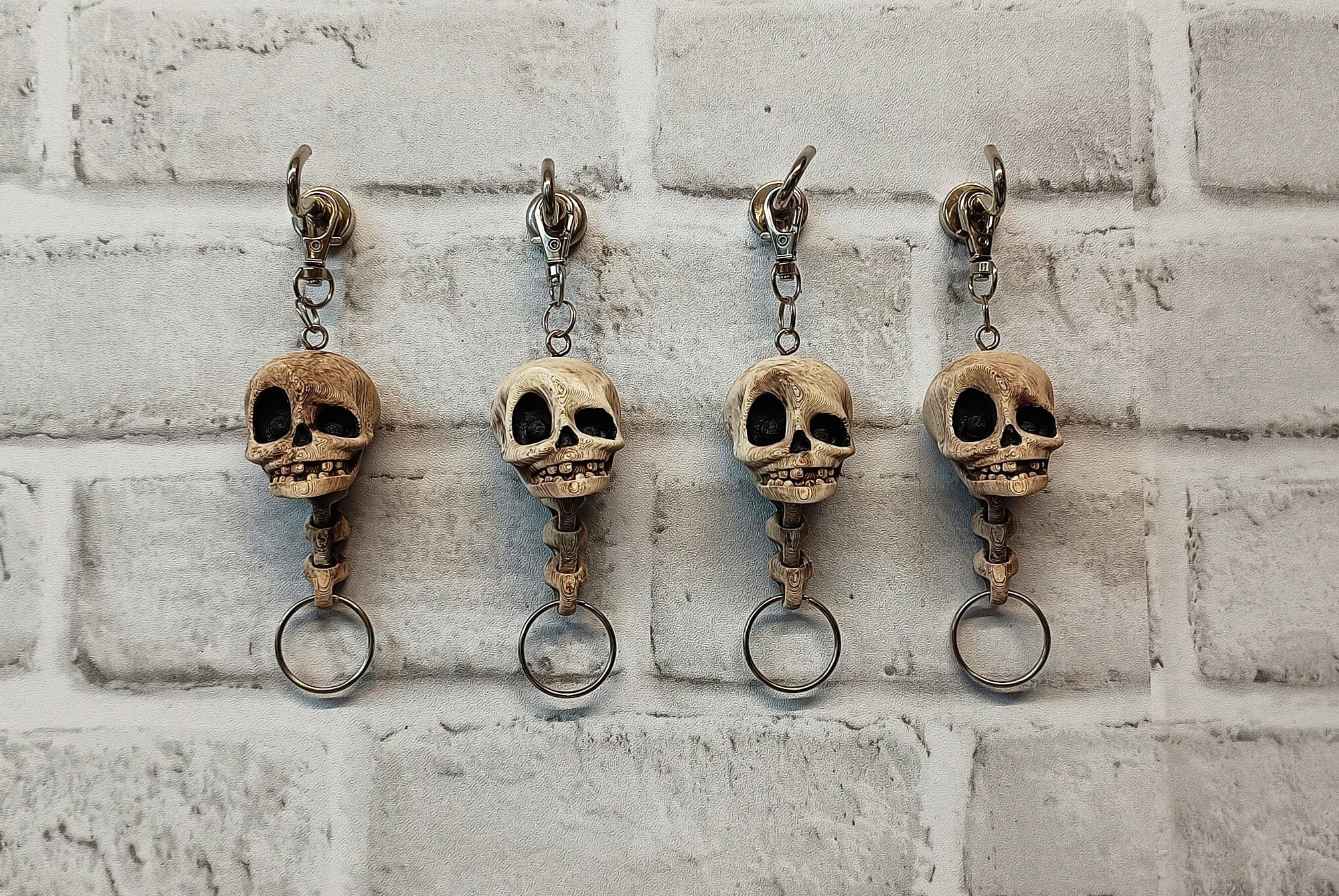Skull Keyring, Articulated Skull & Spine Keyring, Skull Bag Charm, Skull  Key Fob -  Norway