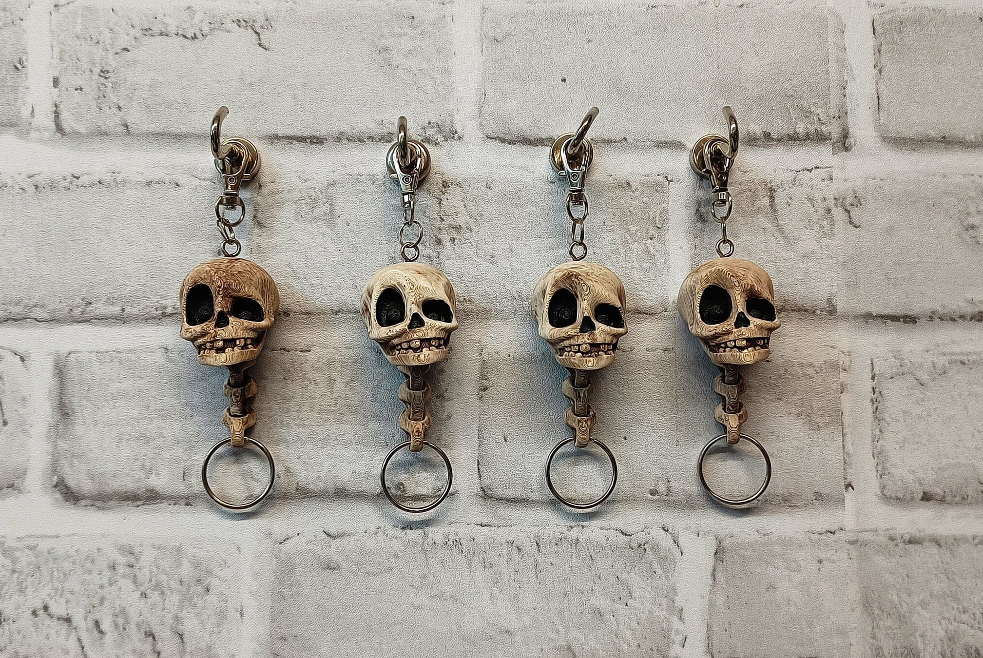 Skull Keyring, Articulated Skull & Spine Keyring, Skull Bag Charm, Skull  Key Fob -  Norway