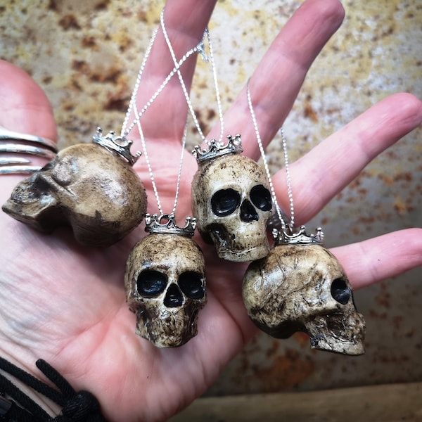 Crown Skull Bauble, Christmas Tree Skulls, Halloween Tree Skulls