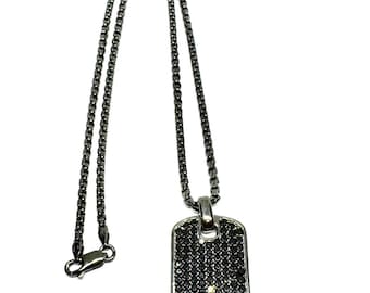 Collar con placa de identificación de plata de ley con pavé negro