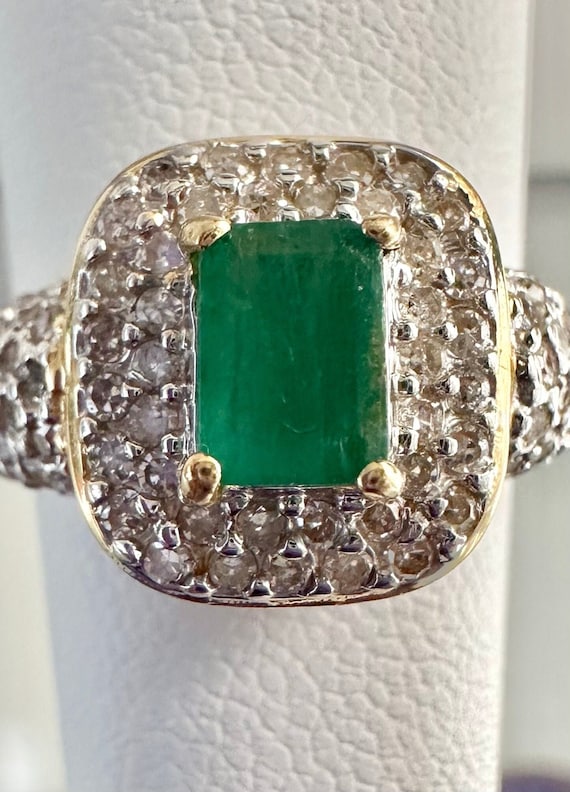 Elegant Green Emerald & Diamond 18K Yellow Gold R… - image 2