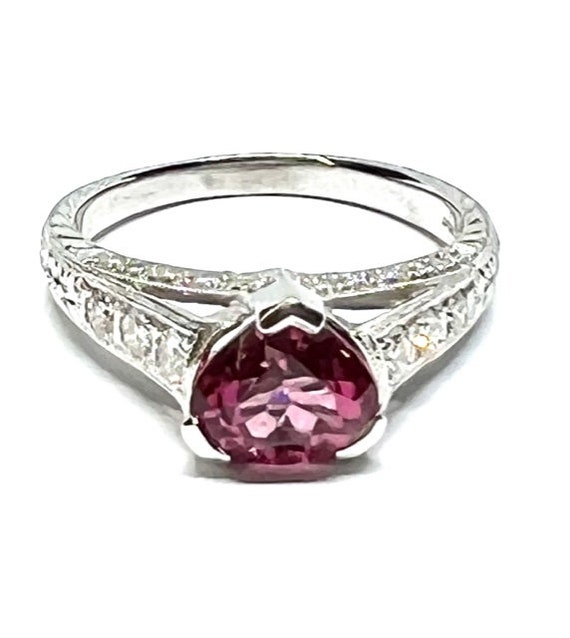 Heart-shaped Pink Sapphire Diamond Ring
