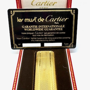 Encendedor vintage Must de Cartier bañado en oro: lujo atemporal