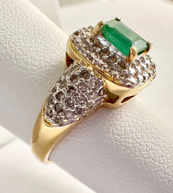 Elegant Green Emerald & Diamond 18K Yellow Gold R… - image 3