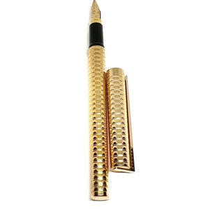 Pluma estilográfica S.T. Dupont Montparnasse – Guilloché bañado en oro, plumín mediano de 18 quilates imagen 9