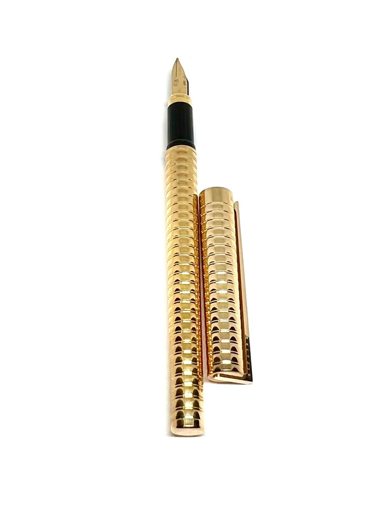 Pluma estilográfica S.T. Dupont Montparnasse – Guilloché bañado en oro, plumín mediano de 18 quilates imagen 9