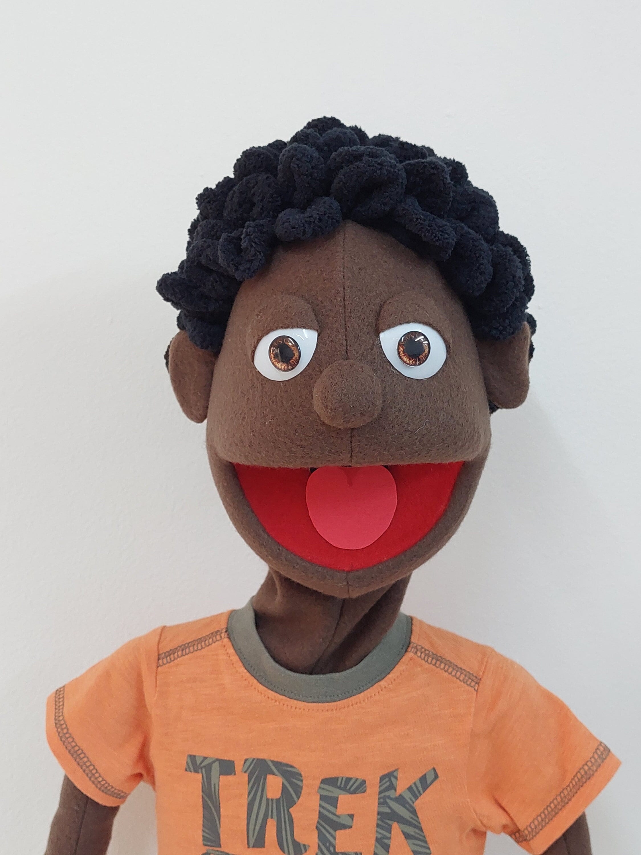 Marionnette Ventriloque Silly Puppets – Garçon Hispanique 65 Cm, Bouche Facile, Tige De Bras, Pour Enfants Et Pros