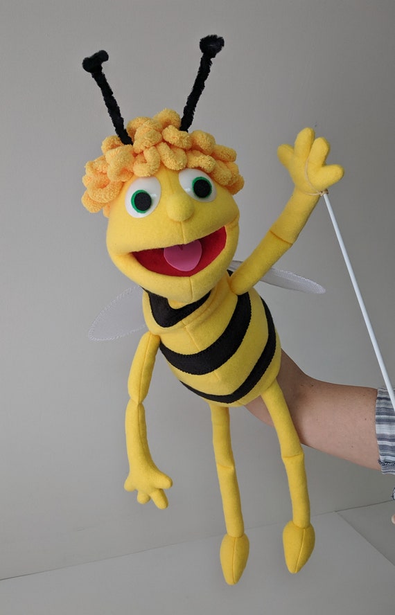 Maya The Bee Ventriloquist Puppet, Drôle de marionnette