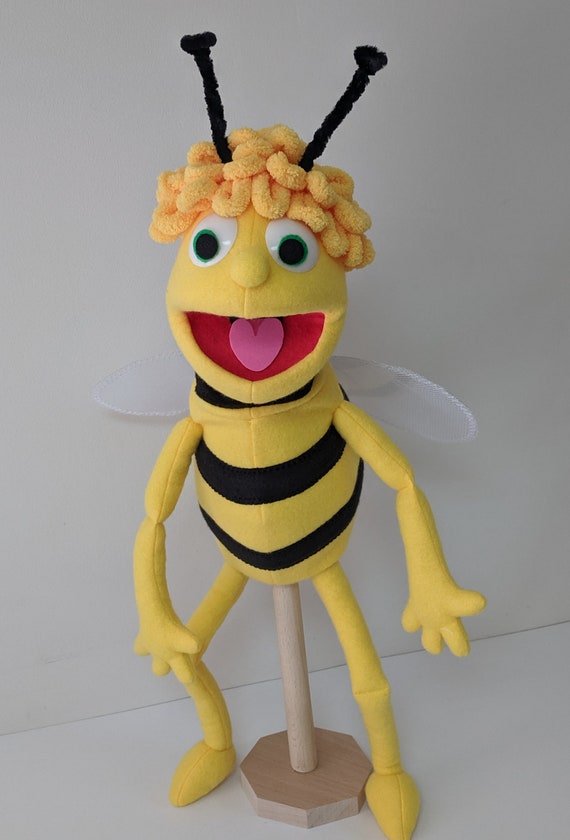 Maya The Bee Ventriloquist Puppet, Drôle de marionnette