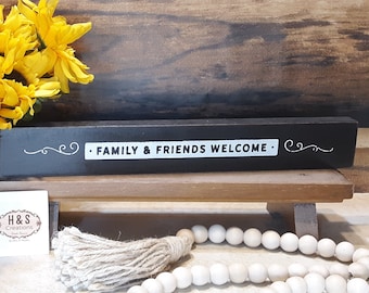 Family & Friends Welcome Shelf Sitter