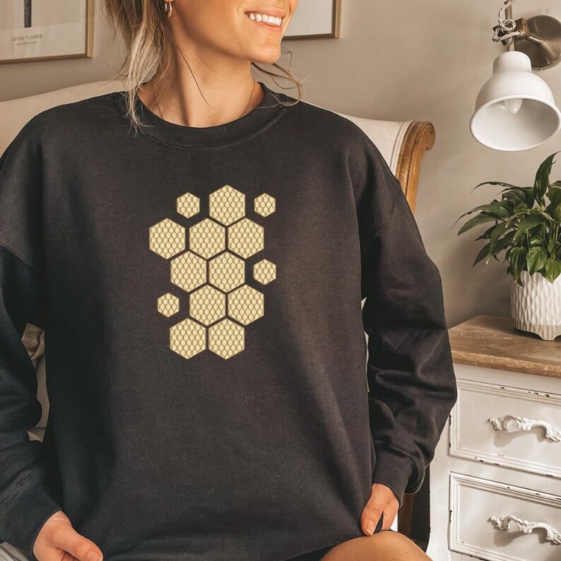 Bees Honeycomb Machine Embroidery Design – Bee Floral Pattern (4 Sizes ...