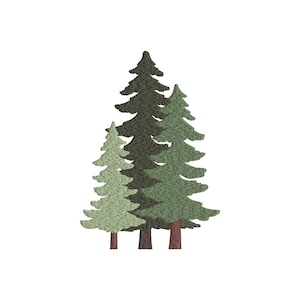 Op de afbeelding: Een borduurontwerp met drie groenblijvende bomen van verschillende hoogtes en groentinten. De bomen hebben een textuur van naalden en bruine stammen, gerangschikt in een groep met de hoogste boom in het midden geplaatst.