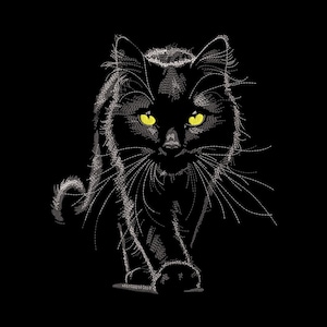 Può includere: Un ricamo raffigurante un gatto nero con lunghi baffi e occhi giallo brillante. Il gatto è ritratto in una posa in movimento, realizzato con sottili fili bianchi e grigi che creano un aspetto testurizzato e simile a uno schizzo su sfondo nero.