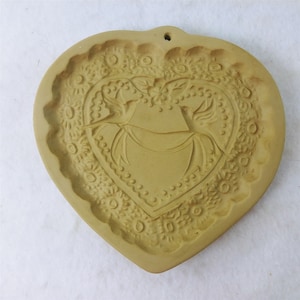 Wall Plaque Cookie Mold Brown Bag Cookie Art Co 1985 Heart and Doves Stoneware