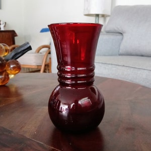 Vintage Anchor Hocking Royal Ruby Red Glass Flower Vase. Beautiful home accents. Discontinued red glass mcm vase.