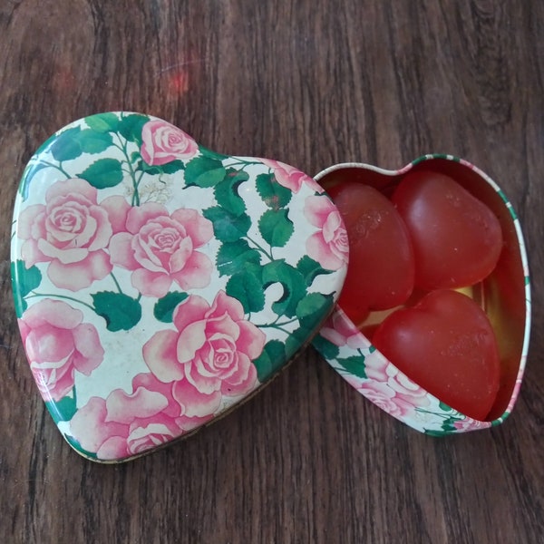 Victoria Secret heart shaped guest soap in heart tin. Vintage glycerin soap.