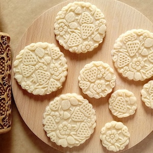 Fragola, mattarello in legno, mattarello inciso al laser, piccolo mattarello goffrato, rullo goffrato per biscotti, rullo decorativo, regalo