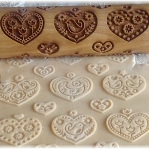 COEURS POPULAIRES avec fleurs et oiseau, rouleau à pâtisserie gravé, rouleau en bois gravé, rouleau à pâtisserie décoratif, gaufrage de biscuits, rouleau laser