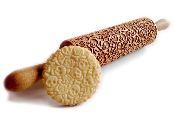 Skulls And Roses Halloween Engraved Rolling Pin Embossing Rolling Pin For Cookies Decorative Rolling Pin Halloween Party Skulls Stamp