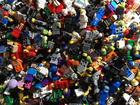 Grab-bag Lot of 10 Complete Lego Minifigs With Accessories (all