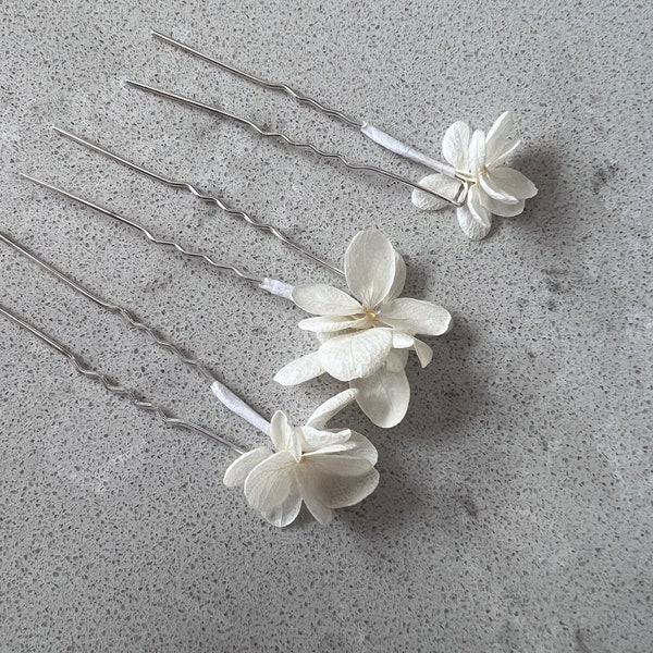 White Preserved Hydrangea Hair Picks Wedding Flower Hairpin, Similar to Dried Flower Pins, Ivory Wedding Hair Piece