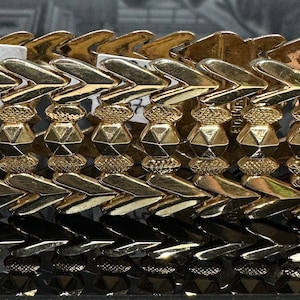 Beautiful 18k Wide Link Bracelet