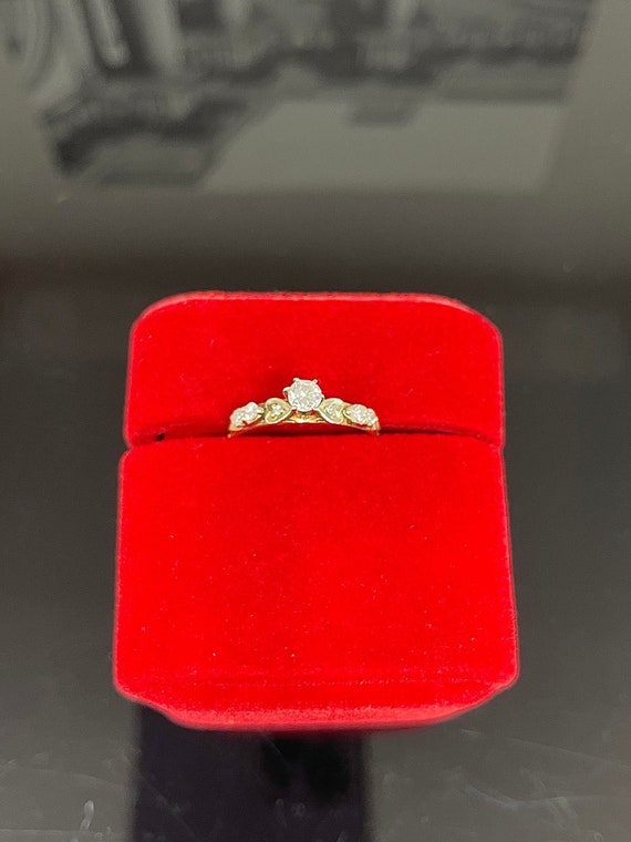 Beautiful Vintage 14k Gold & Diamond Ring