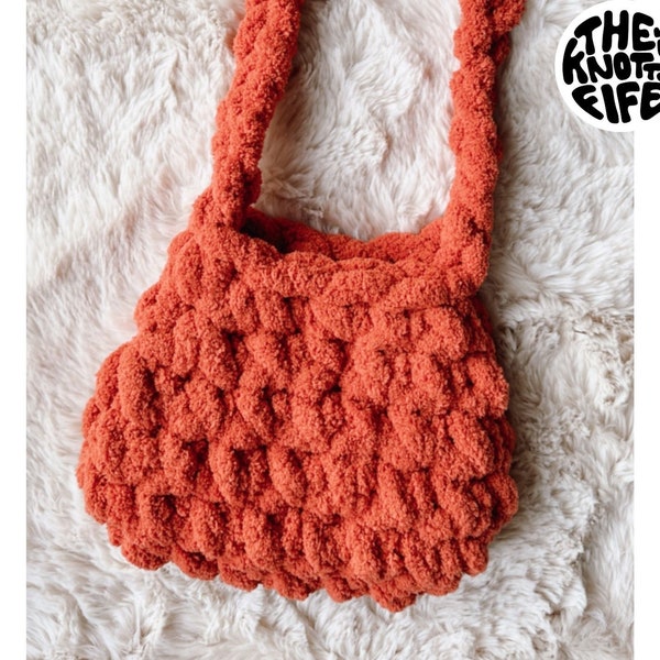 Eponine Purse - PDF Crochet Pattern - Chunky purse - jumbo yarn - bag - market - crossbody