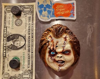 Duży magnes na lodówkę w kształcie Chucky'ego, inspirowany horrorem