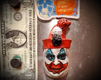 Duży magnes na lodówkę inspirowany prawdziwymi zbrodniami Gacy Pogo Clown