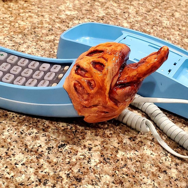 Freddy Krueger geïnspireerd pratende tong telefoon prop nieuw groter mondstuk. Meer details.