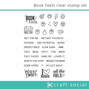 Può includere: Un set di timbri trasparenti intitolato Book Feels con icone a linee nere che includono emoji, un calendario con il testo right book RIGHT TIME e frasi come NOT FOR ME, INSTANT FAVORITE, SO GOOD, HAD POTENTIAL, WHOA, PREDICTABLE, SLOW BURN, HMM, COZY READ, SPICY, FUN, MOOD, FAST PACED, HARD NO, LOVED IT, WORTH THE HYPE, MISSED THE MARK, OVER HYPED, HIT JUST RIGHT, PLOT TWIST, I LOVE READING e all the FEELS.