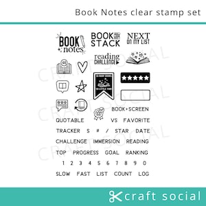 Op de afbeelding: Een set doorzichtige stempels genaamd Book Notes met zwarte lijntekeningen en tekst over lezen. De ontwerpen bevatten een stapel boeken, sterren, een vijfsterrenbeoordeling, een banner met tekst en woorden zoals tracker, goal en ranking met cijfers.