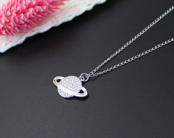 SATURNE | Collier avec pendentif planète argentée | Bijou céleste bohème