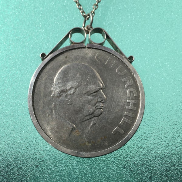 Silver Mounted Coin Necklace - 1965 Winston Churchill And Queen Elizabeth 2nd Crown - Silver Mounted Commemorative Coin Necklace