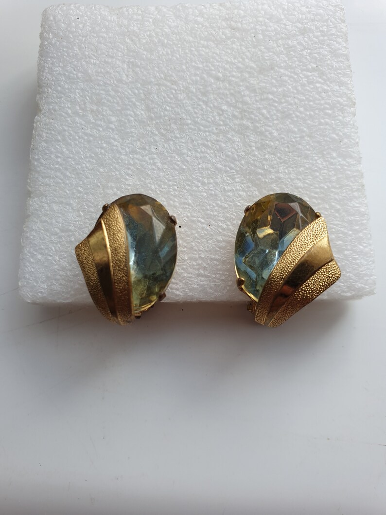 art deco style clip on