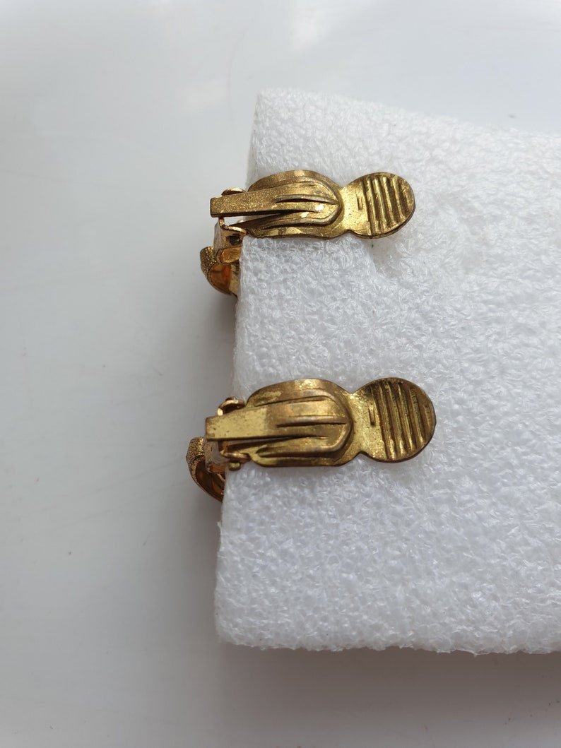 art deco style clip on