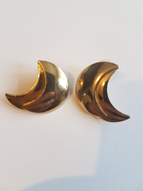 Half moon studs