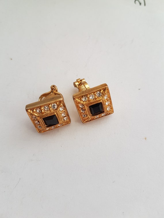 1.5cm square .black onyx centre